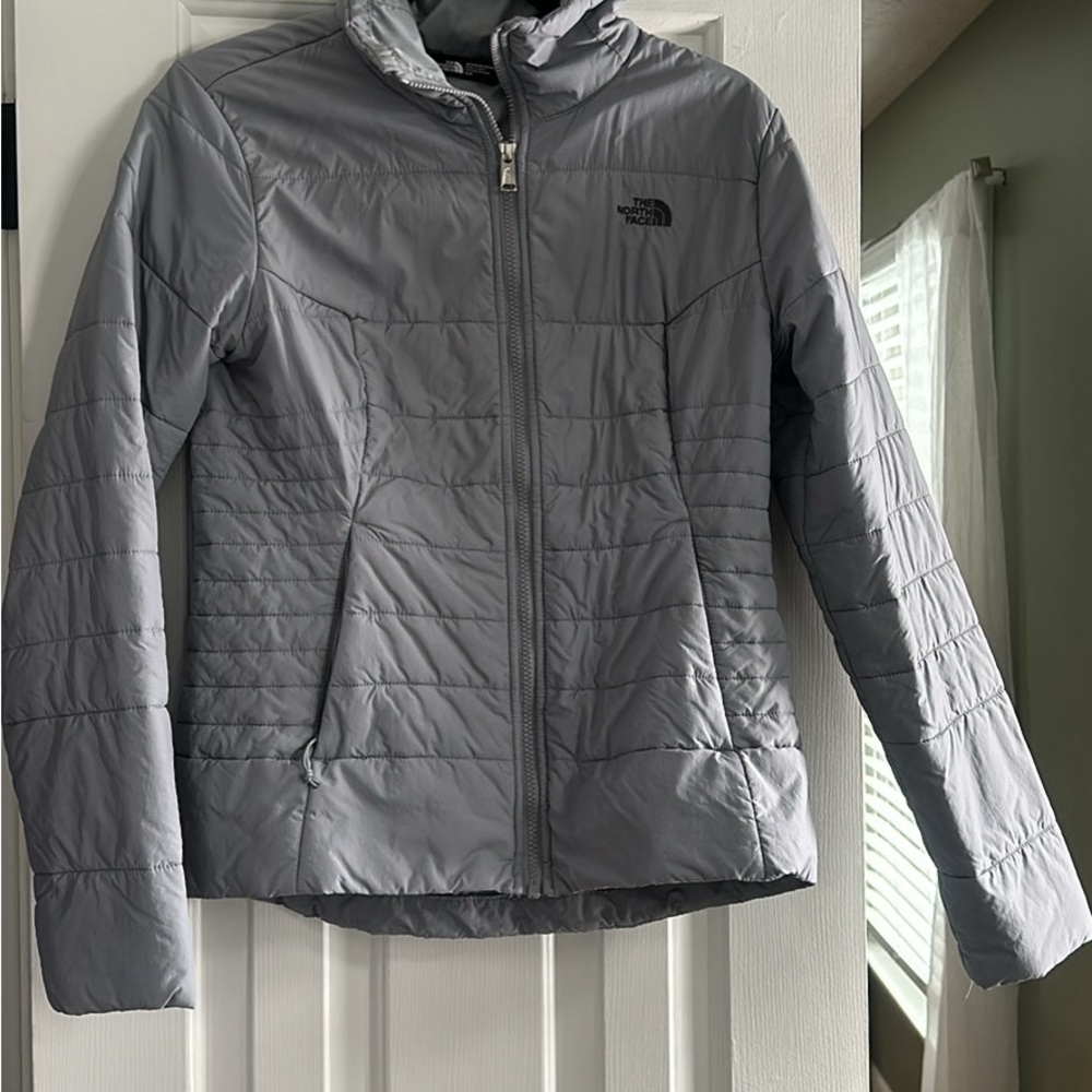 Lightly worn women’s Northface. Smoke free home.